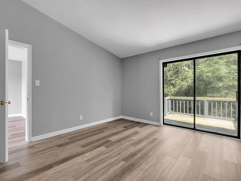 27 Sierra Rd — Photo 7