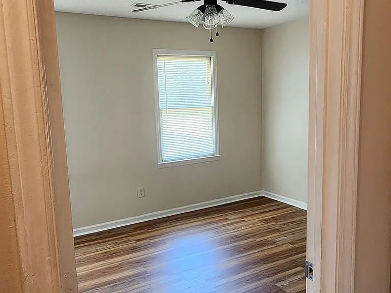 2110 Twin Ave #B — Photo 10