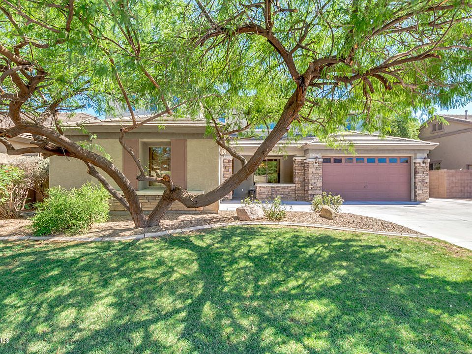 1st image of 44555 W Garden Ln