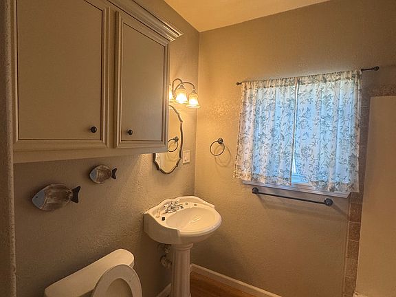 5th image of 406 Naples St