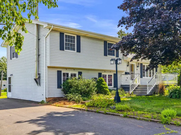 6 Millbrook Dr, Stratford, PE C1B 1X8