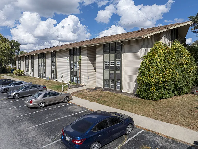 Wood Creek Apartments — Photo 3