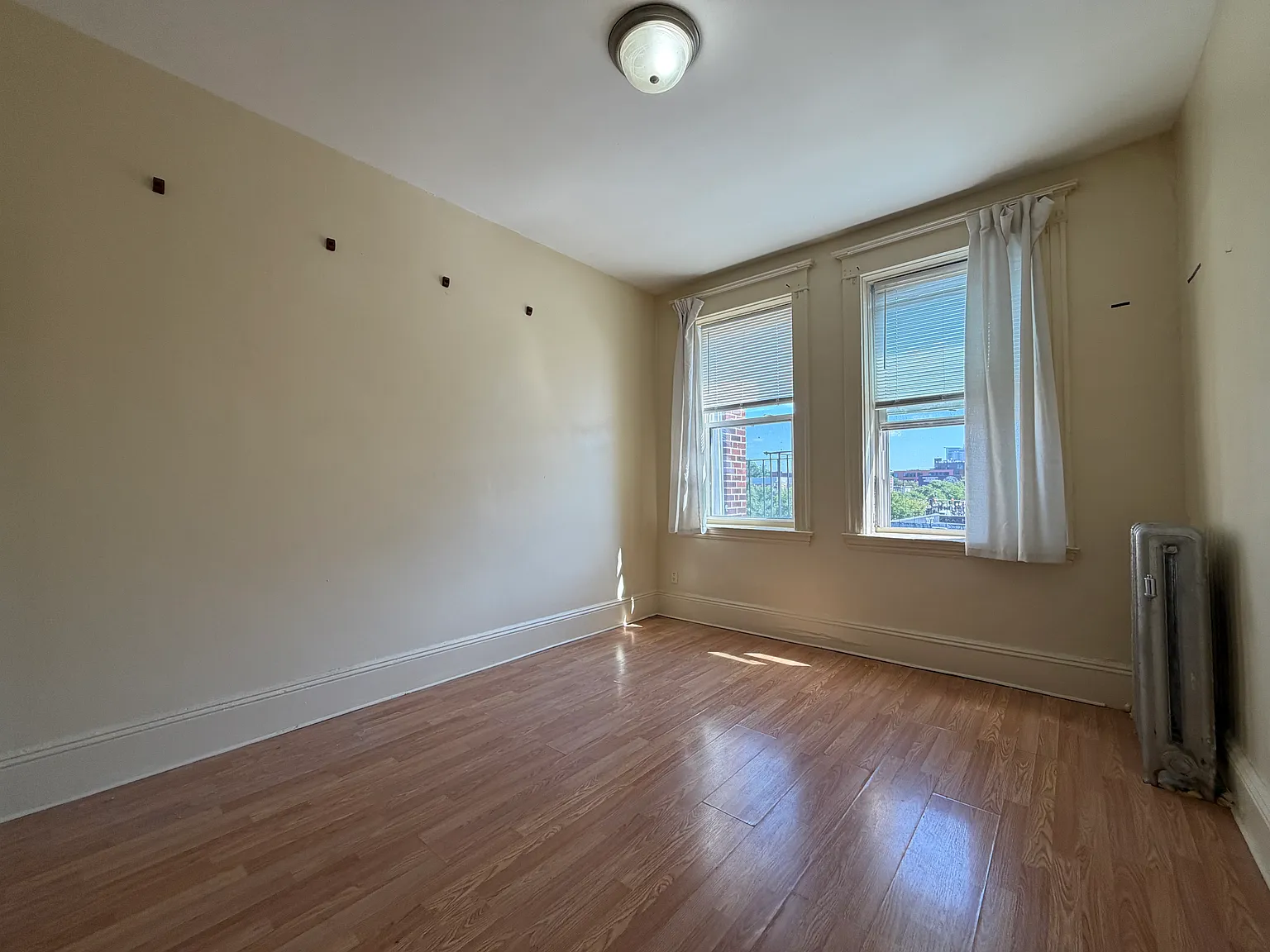3 bed, 9999 sqft, $1,100 — Photo 4