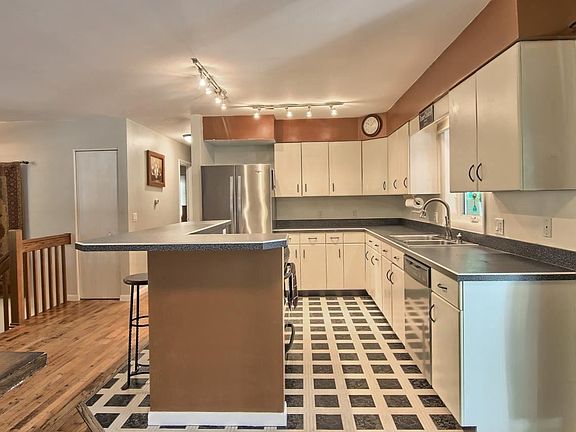 2nd image of 1636 Indian Woods Dr