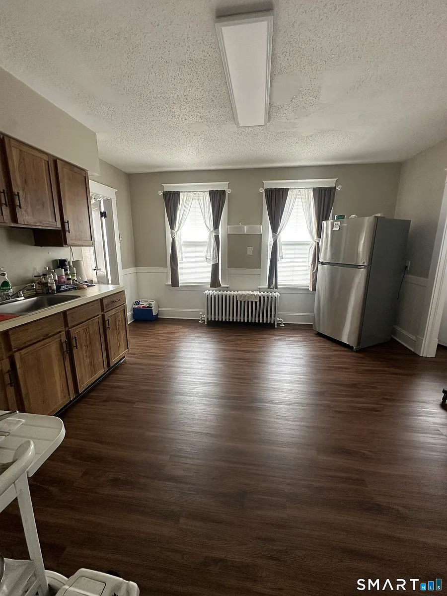 Building Photo - 72 Chambers St #2