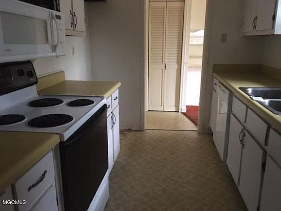 4th image of 1629 Victoria Dr