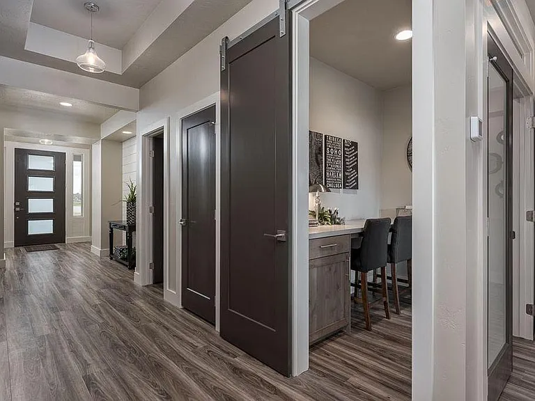 1385 Laramie Ave — Photo 3