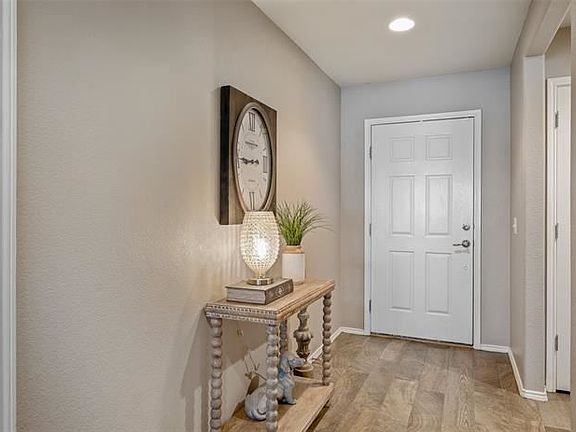 3rd image of 10432 Nettie St