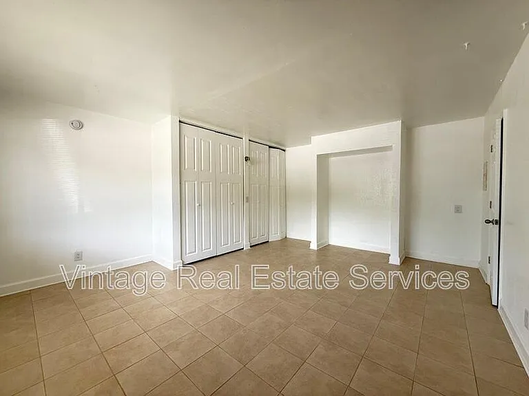 Whitehall Garden Apartments — Photo 7