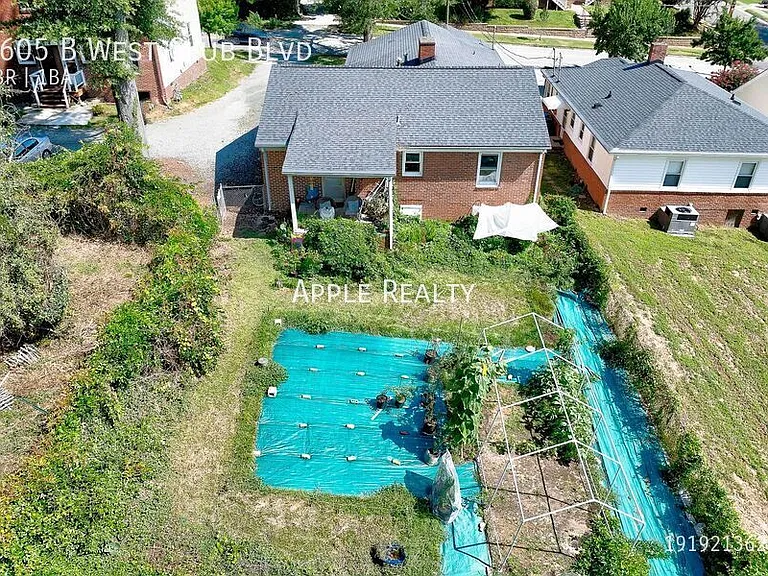 1605 W Club Blvd #B — Photo 17