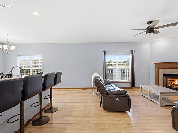 4th image of 3830 Creekside DRIVE