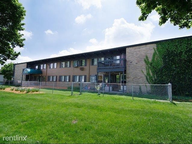 Amber Lodges in Lansing (2)