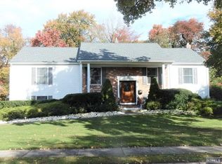15 Pierce Dr, Paramus, NJ 07652