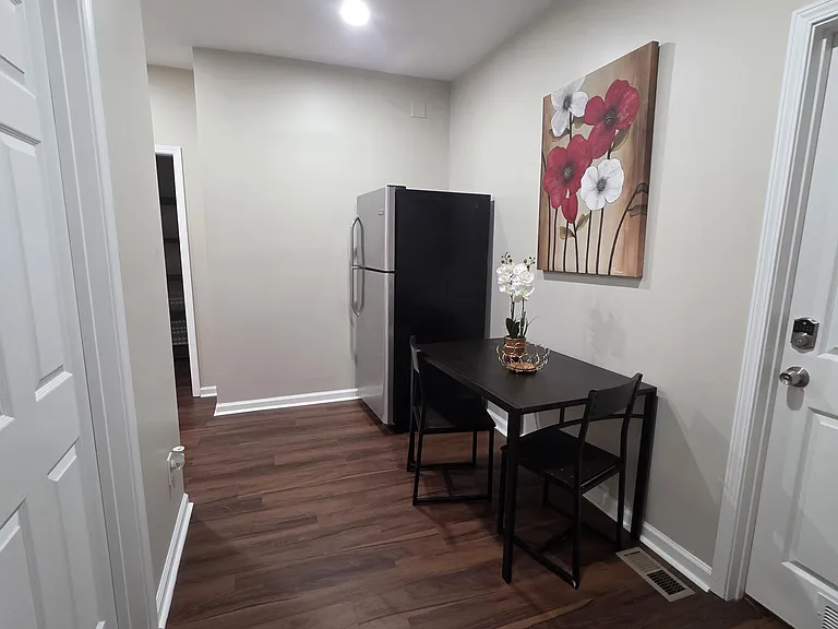736 Prince Pl NW #4 — Photo 1
