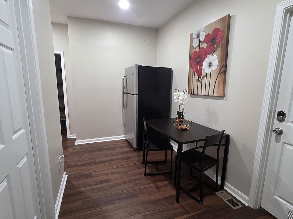 1st image of 736 Prince Pl NW #4