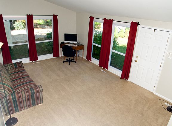 5th image of 1711 Queens Ct