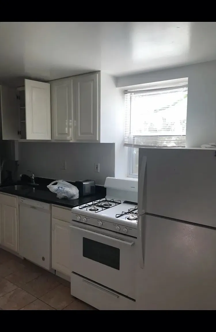 2 bed, 1000 sqft, $1,600 — Photo 1