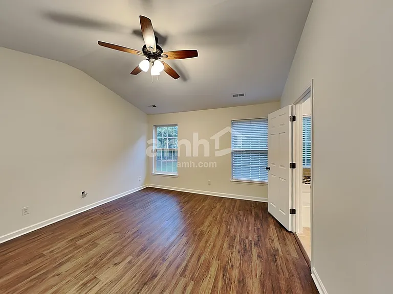 1421 Juniper Hills Ln — Photo 10