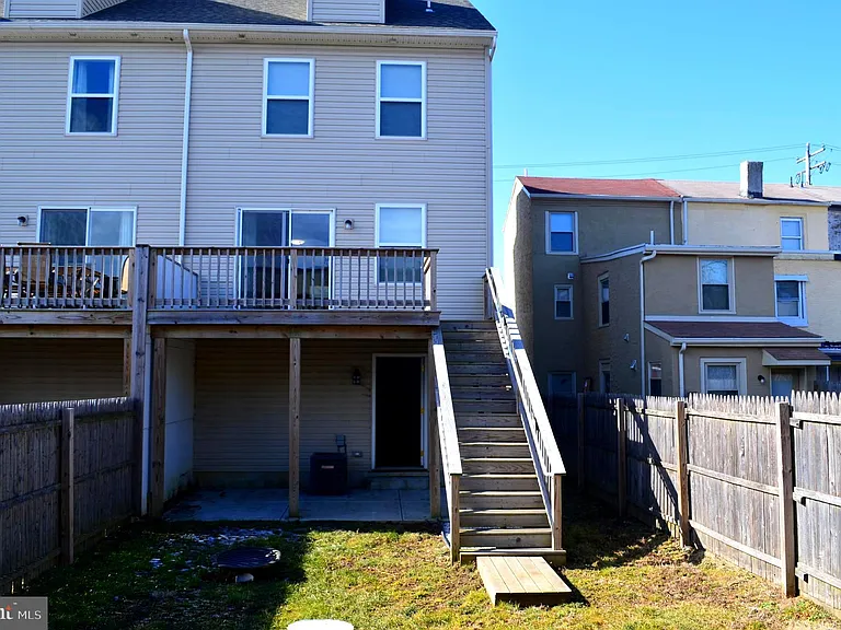 327 S Adams St — Photo 35