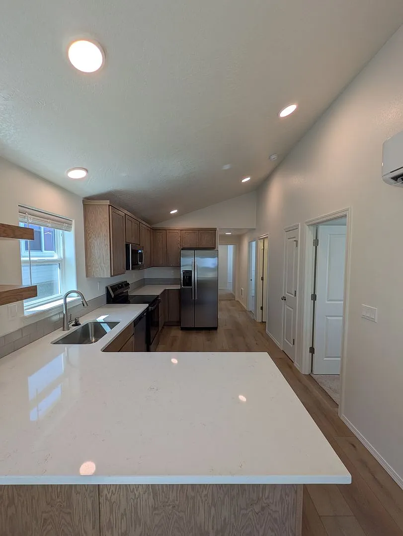 Brand new 3 bedroom/2 bathroom ready for move in — Photo 3