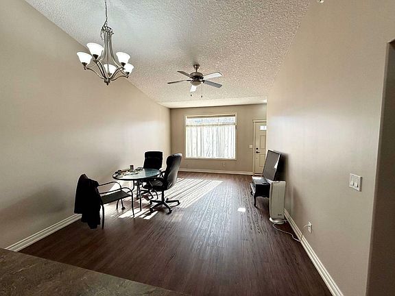 4th image of 304 Sunvale Cres NE