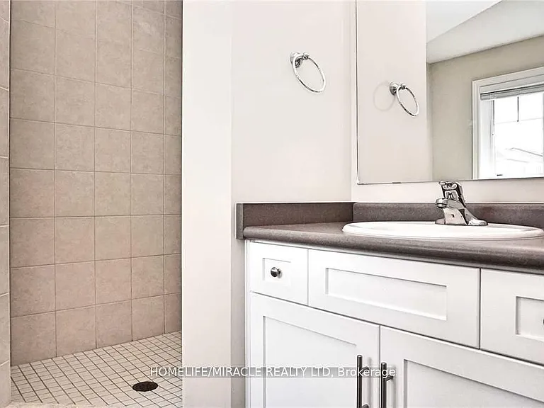 11 Sandybay Ave — Photo 13
