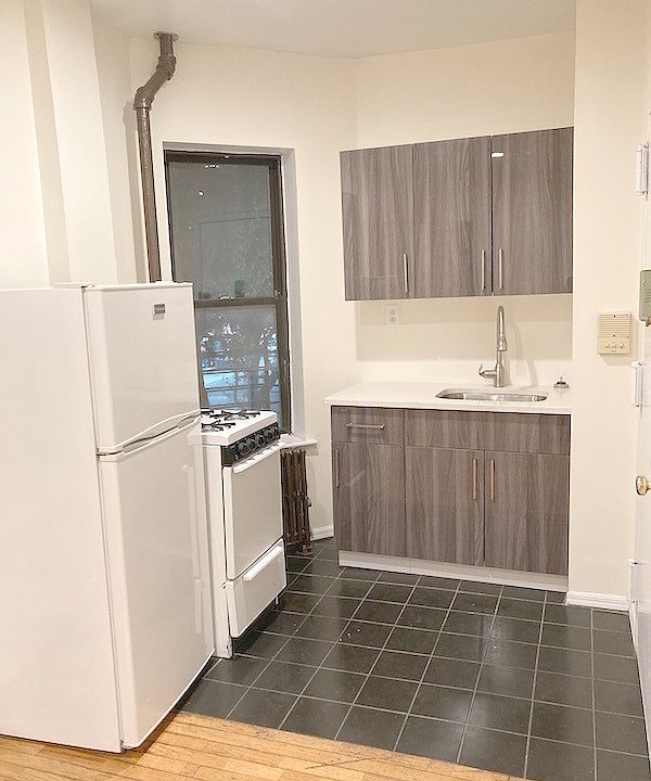 1st image of 454 W 36th St #2