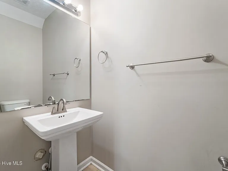 407 S Bluff Cir — Photo 10