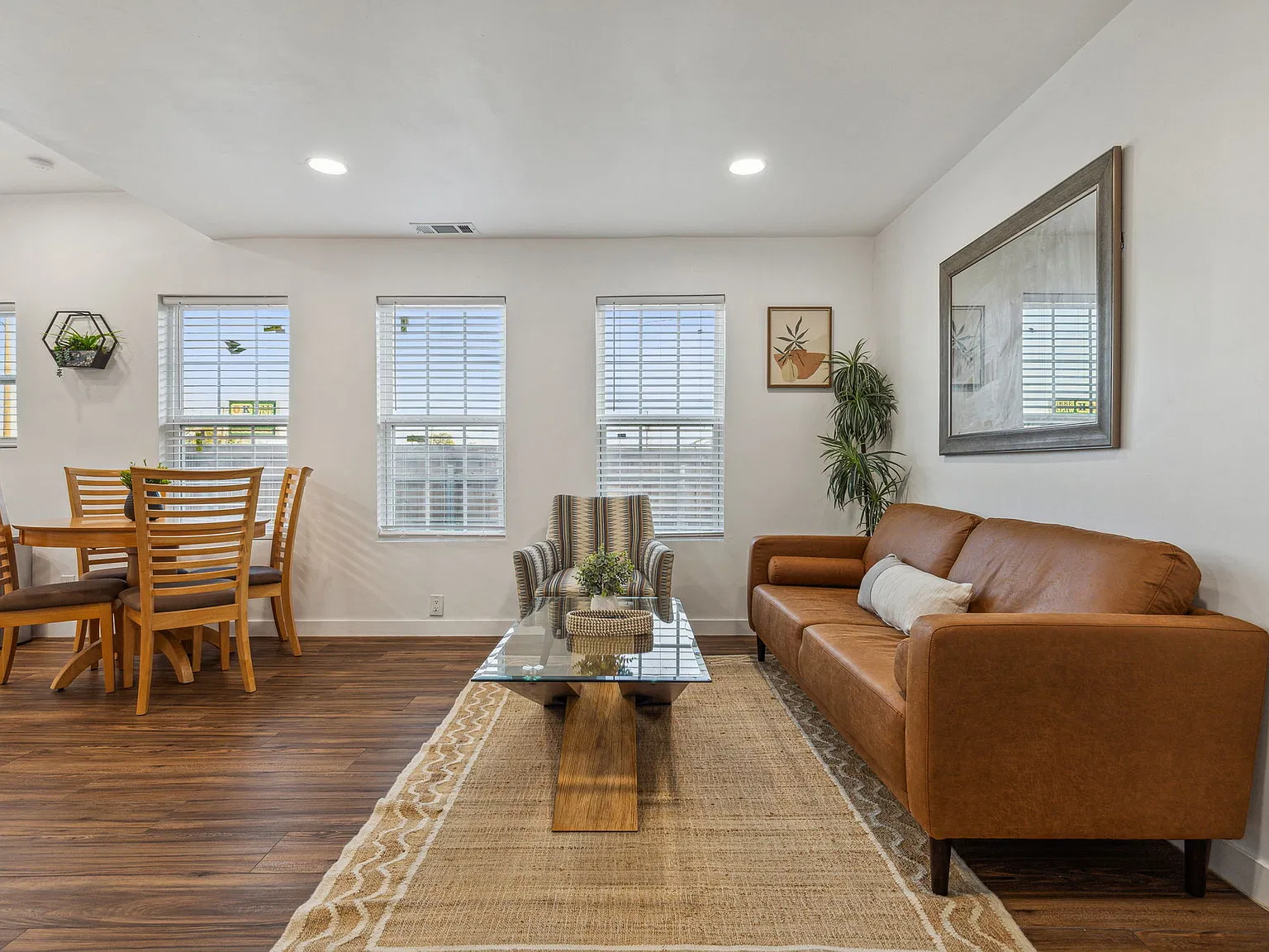 2 bed, 750 sqft, $2,100 — Photo 4
