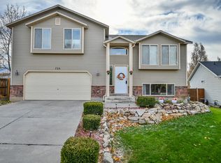 725 N Fox Run Dr E, Tooele, UT 84074