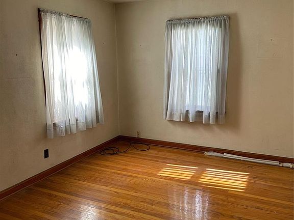 5th image of 4219 Dressell Ave