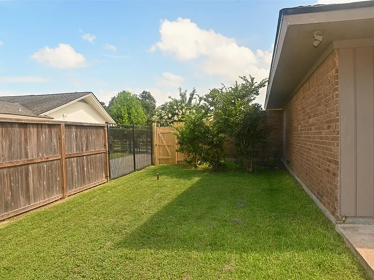 5254 N Braeswood Blvd — Photo 48