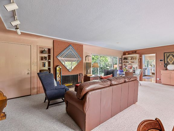 5th image of 324 E Hampton Way