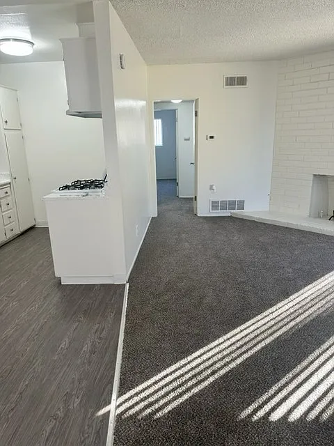 The Viking Apartments — Photo 3
