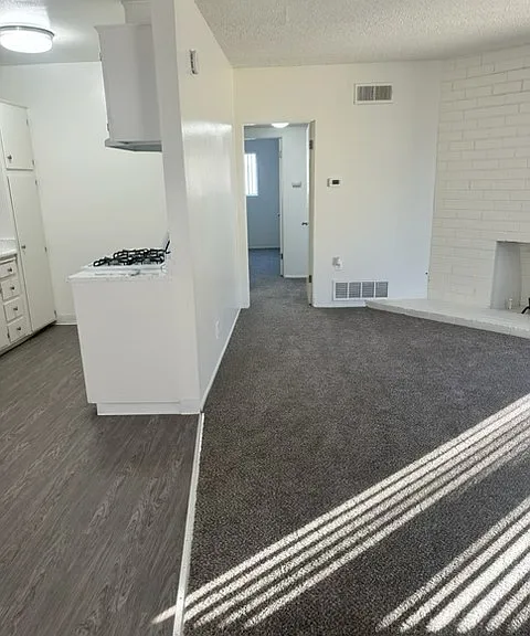 The Viking Apartments — Photo 3