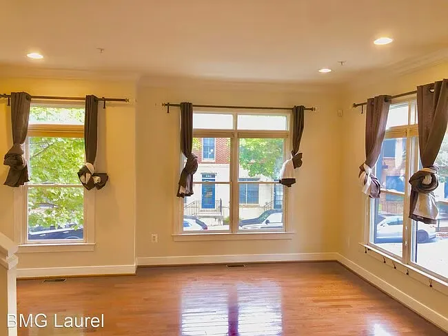 4411 Longfellow St — Photo 4