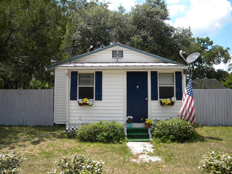 1st image of 204 NE 4th St