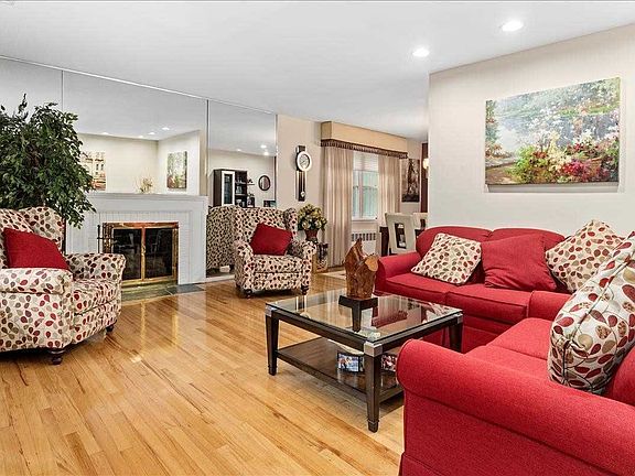 3rd image of 72 Glen Cove Dr