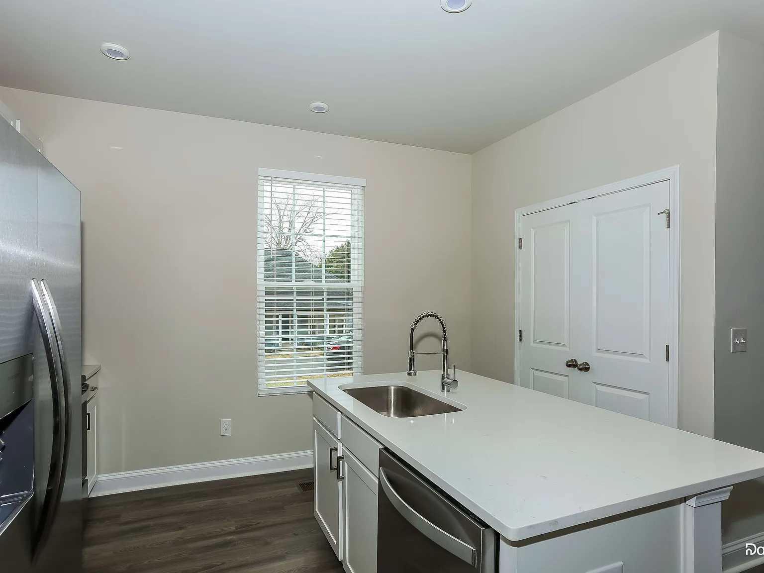 3 bed, 2.5 bath, 1807 sqft, $2,205 — Photo 4