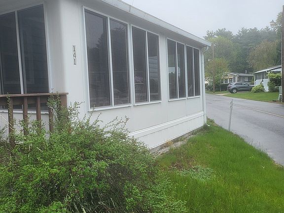 4th image of 141 Pine Ave
