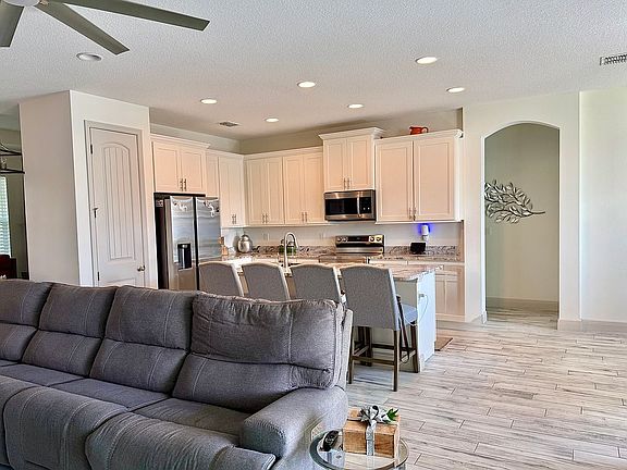 5th image of 424 SW Ridgecrest Dr