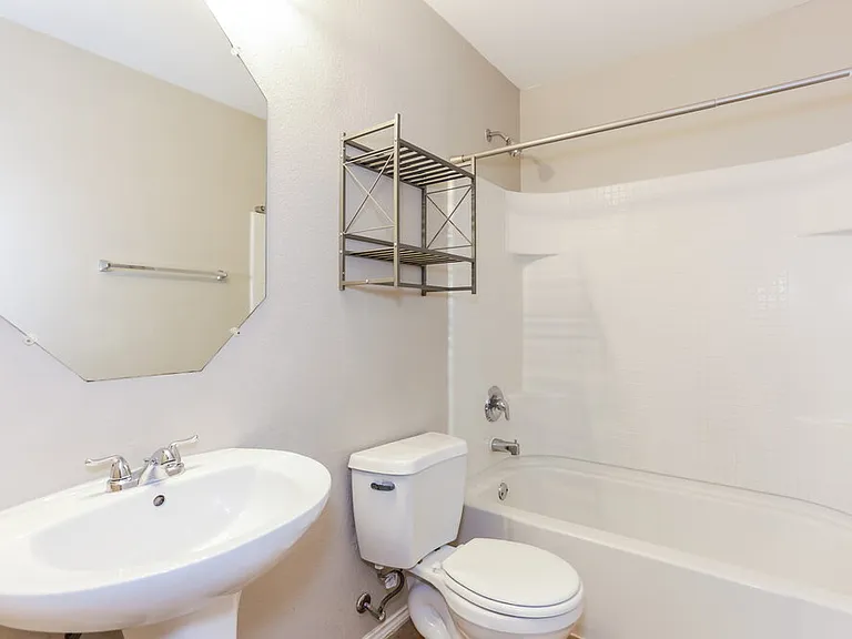 1303 Macaw Ct — Photo 11
