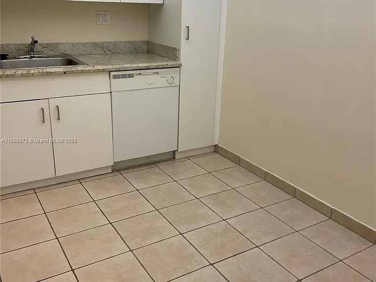 18151 NE 31st Ct #1411 — Photo 5