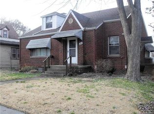 1215 12th St, Highland, IL 62249