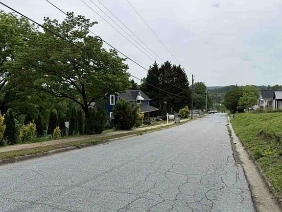 Exterior Neighborhood (street photo)