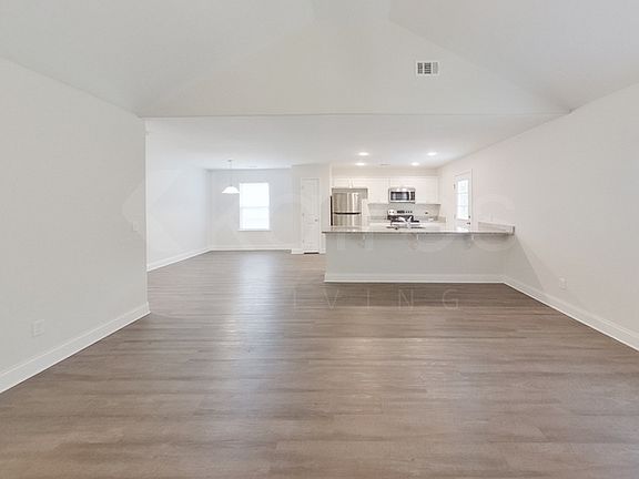 4th image of 231 Western Red Cedar Dr