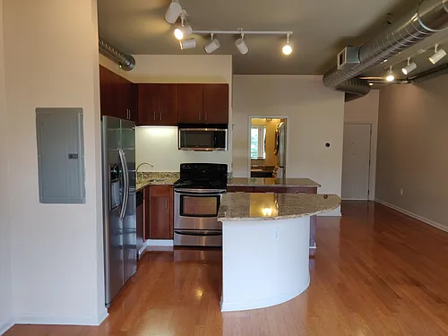 5300 Peachtree Rd Photo 1