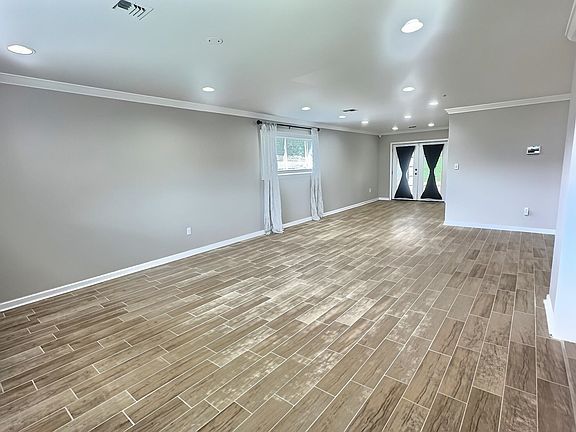 3rd image of 210 Gerald Dr