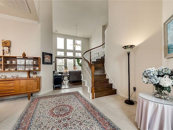 5th image of 281 Lyndsie Dr