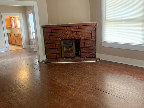 3rd image of 302 Hermitage Ct